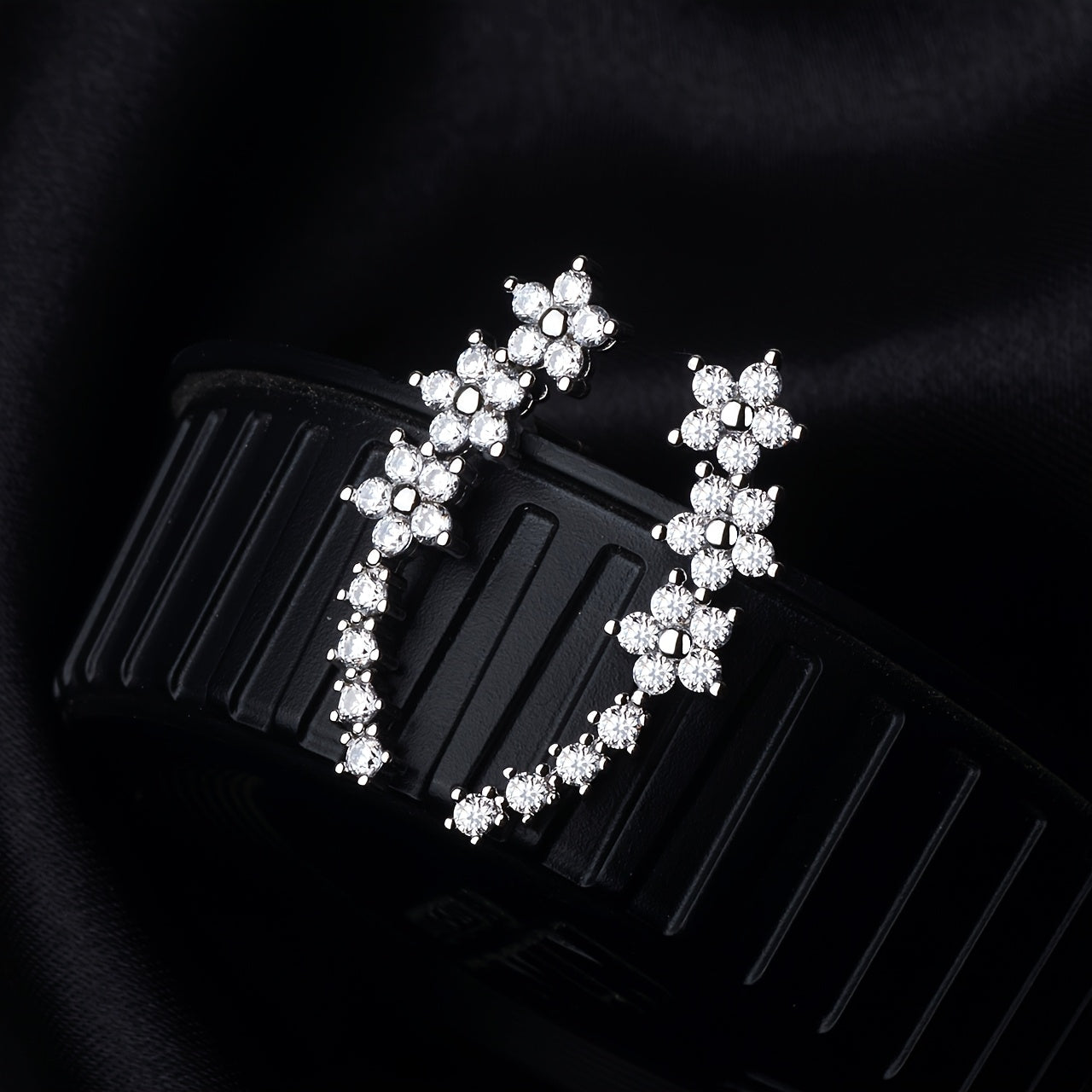 Refined Earrings Luminous Charm