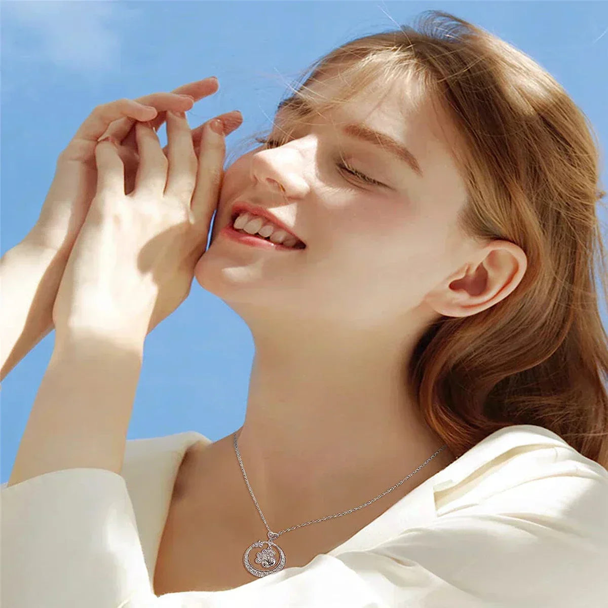 Delicate Silver Paw Necklace with Zirconia