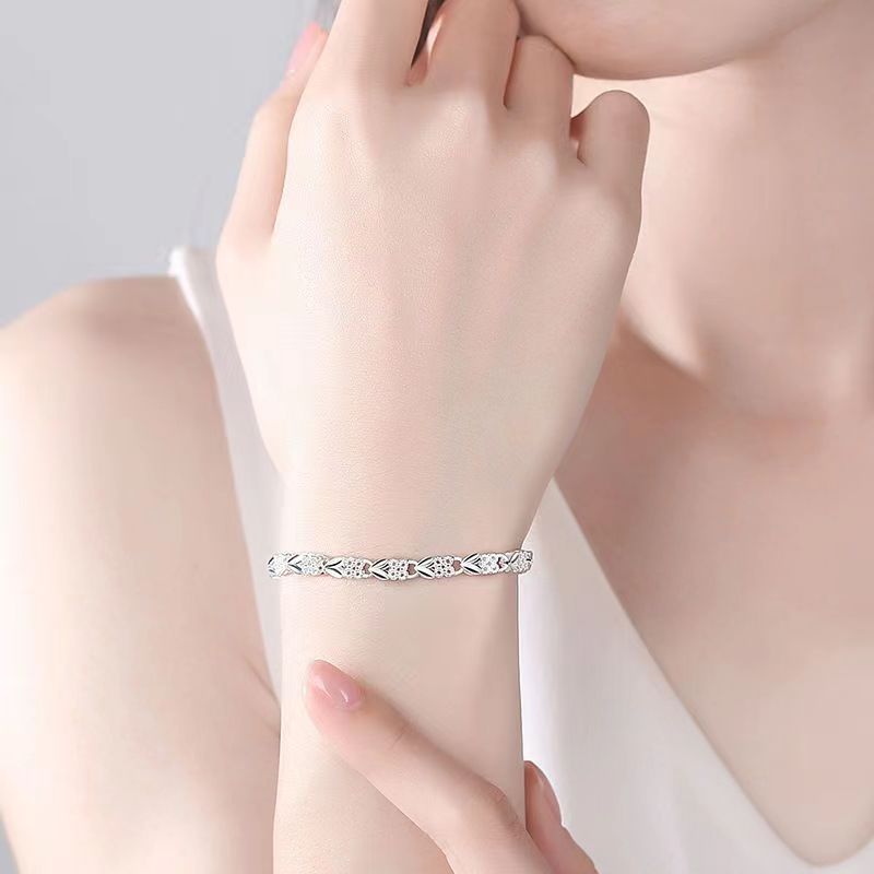Delicate Luminous Bracelet Elegant Everyday Comfort